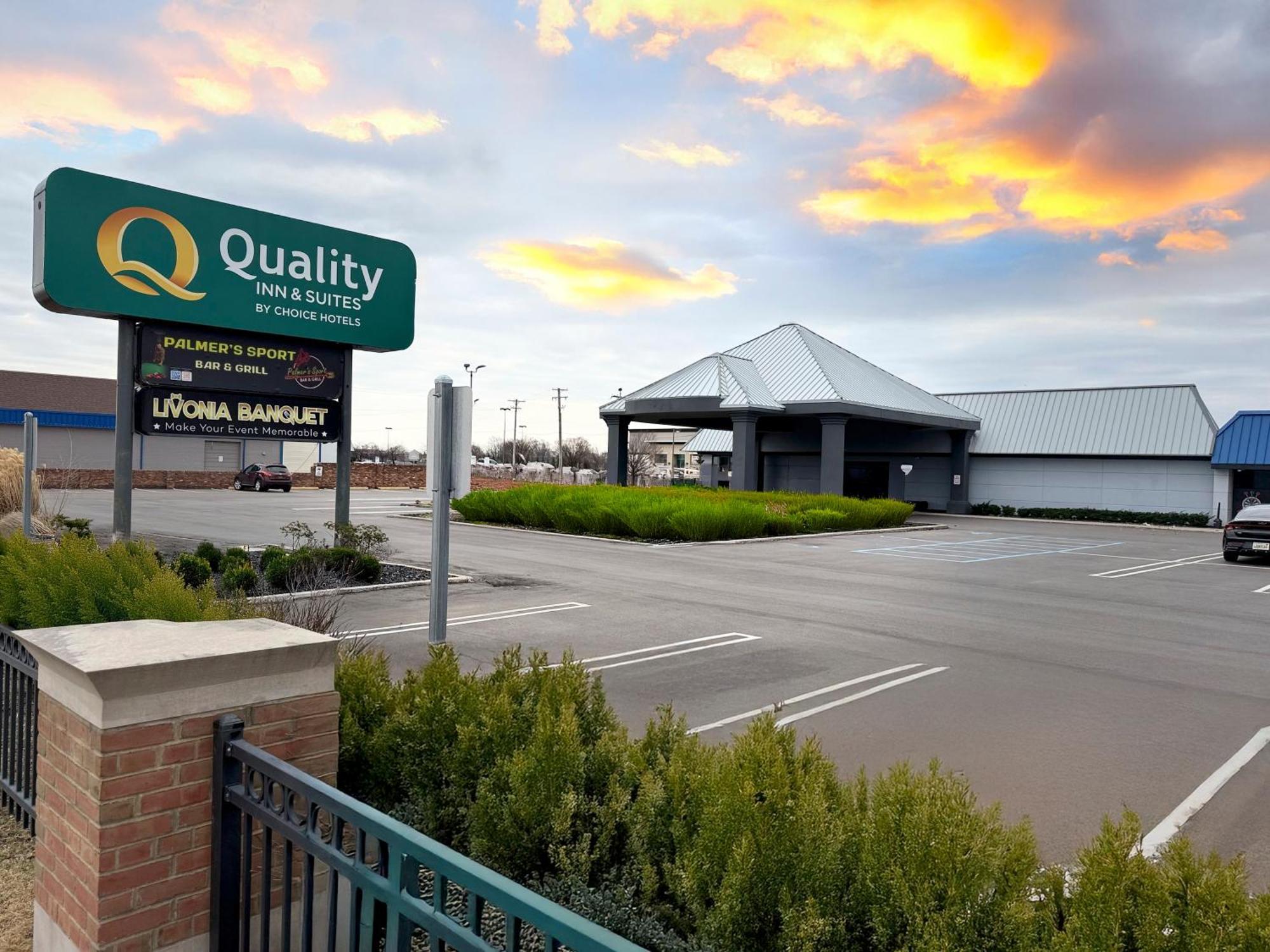 Quality Inn & Suites Banquet Center Livonia Exterior foto